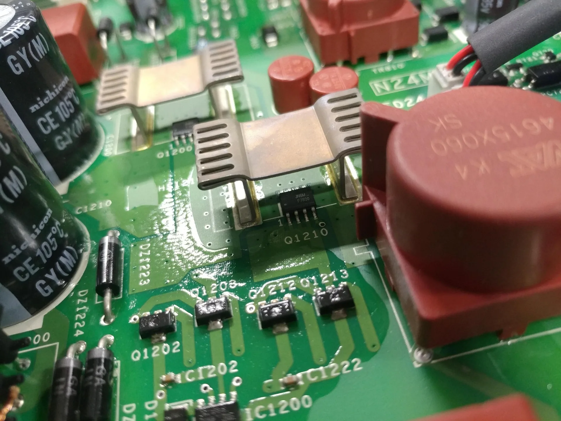 Endüstriyel elektronik devre ve komponent detayı